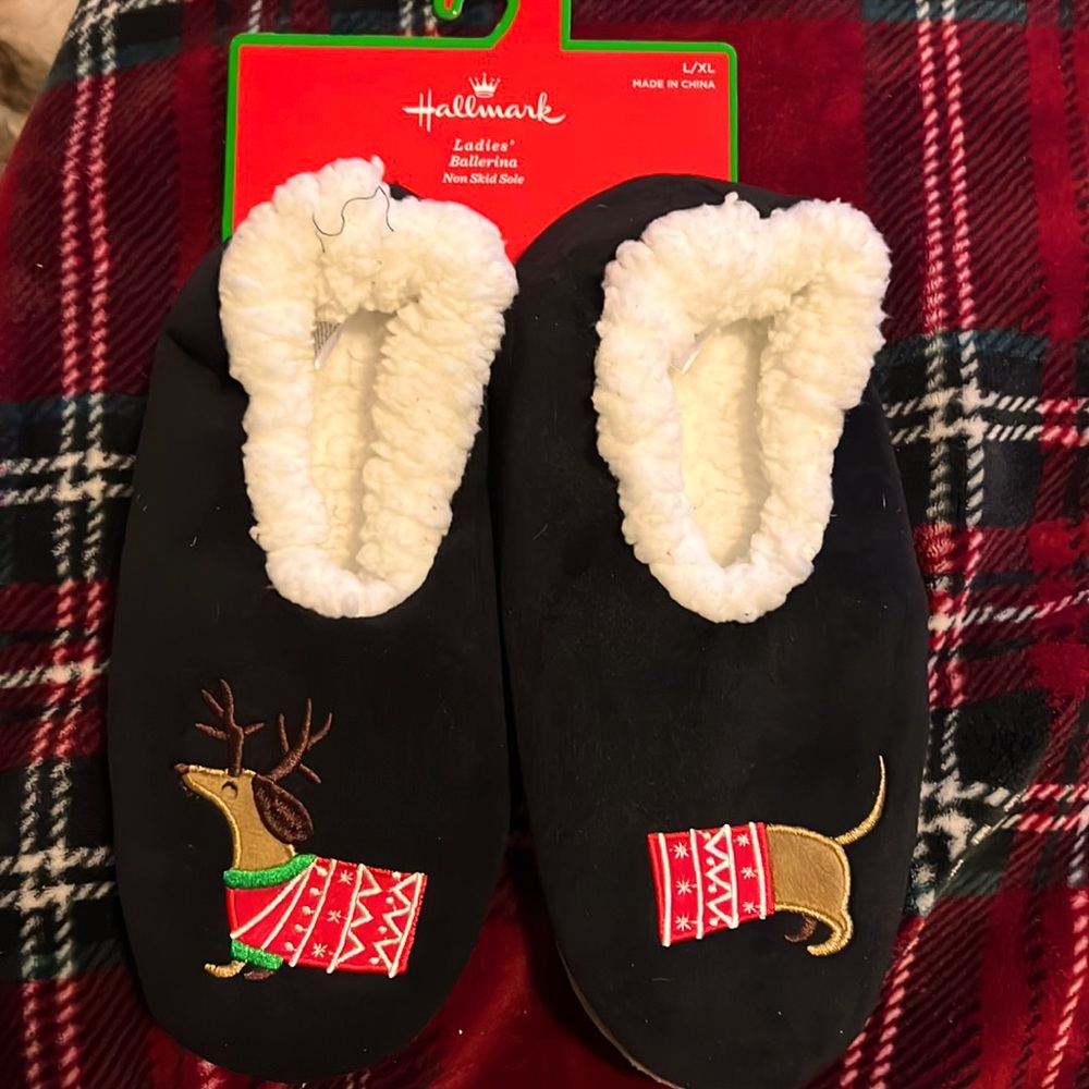 Dachshund fuzzy slippers. Reindeer Christmas dachshund NWT. L/XL